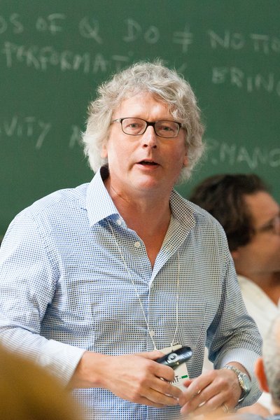 A picture of Prof. Dr. Mike Geppert.